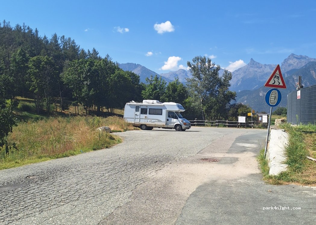 (11020) Émarèse - Unnamed Road — foto