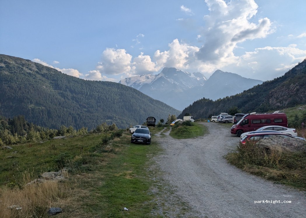 (73640) Sainte-Foy-Tarentaise - Unnamed Road — foto 4