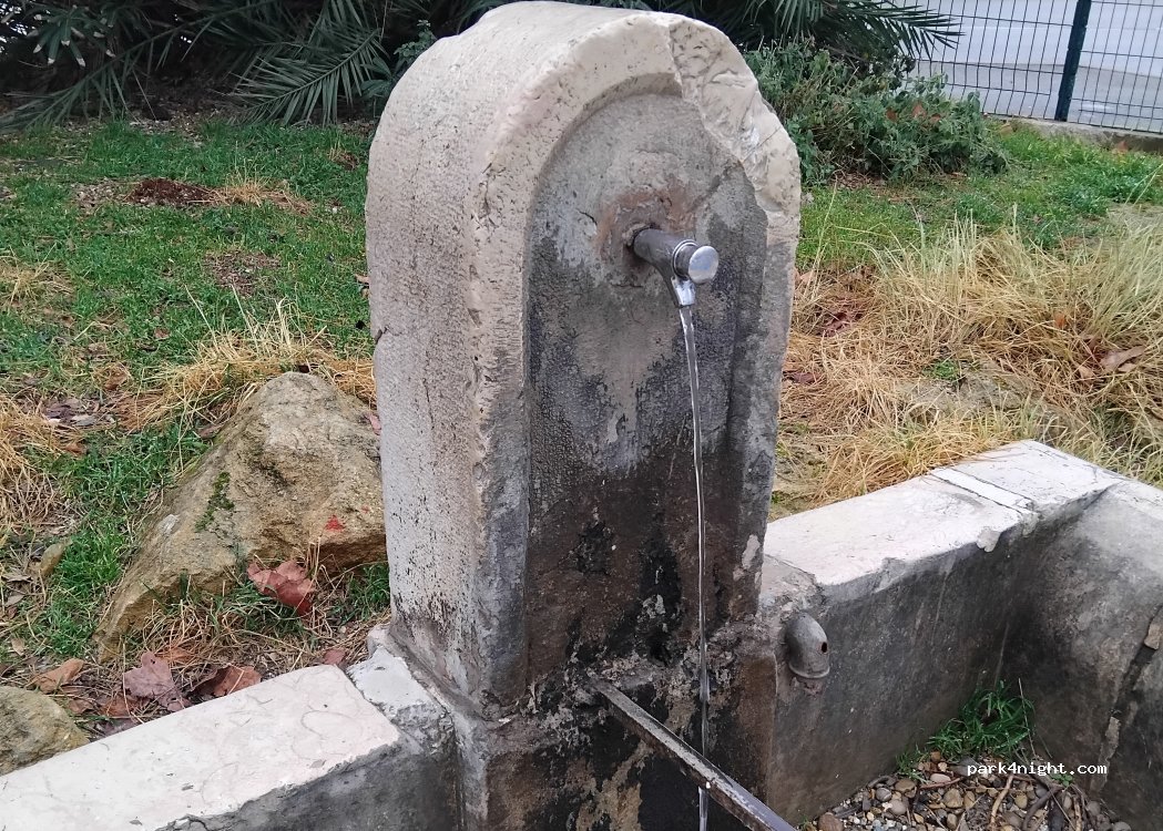 (13800) Istres - 9 Avenue Léon Blum — foto 3