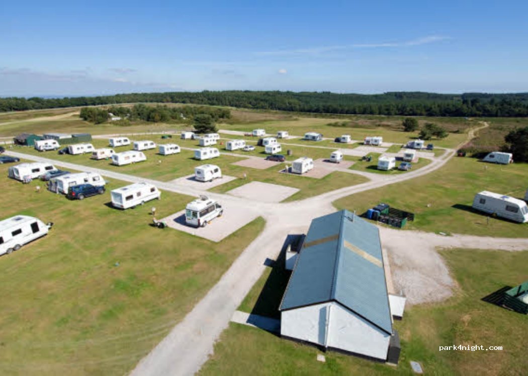 Exeter Racecourse Caravan and Motorhome Club Campsite — foto