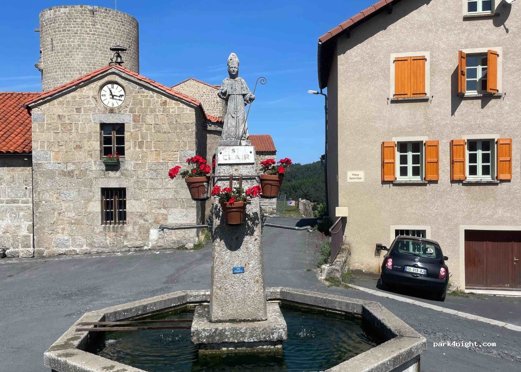 (43170) Esplantas-Vazeilles - 7 Place Saint Clair — foto