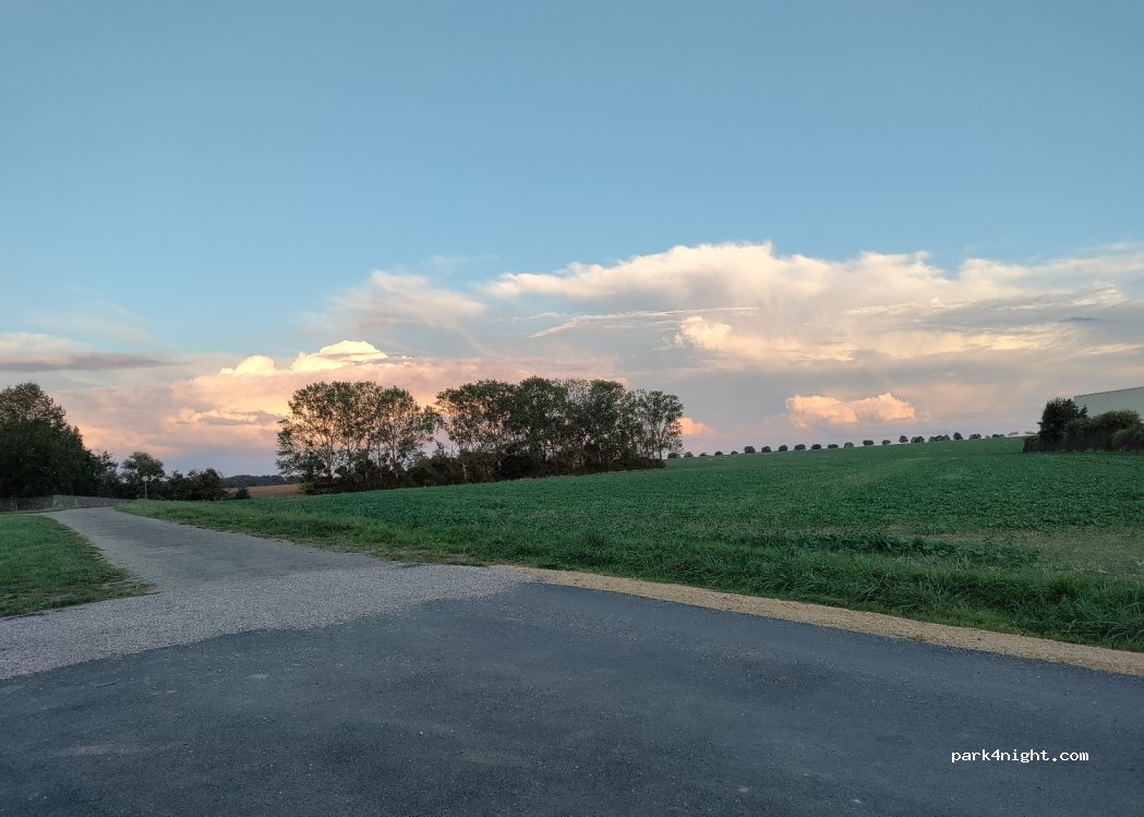(54800) Ville-sur-Yron - 2 La Fontaine — foto 3