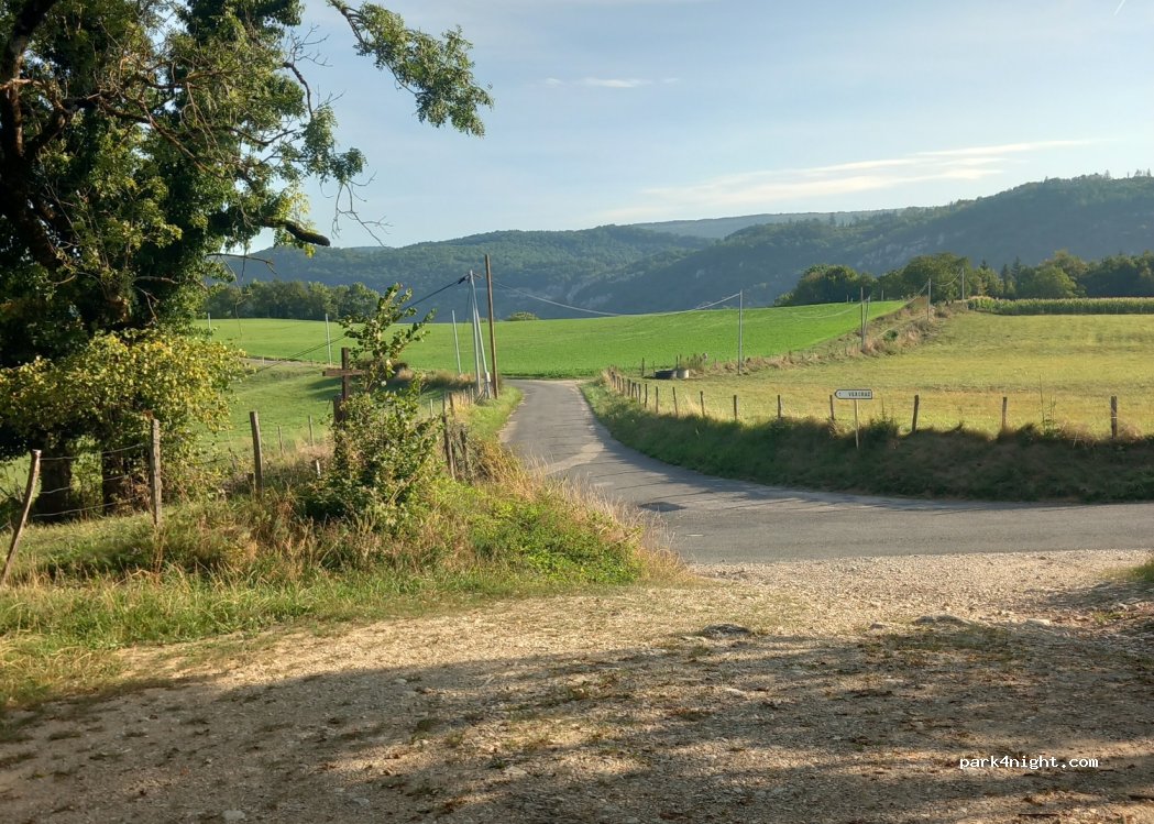 (01680) Marchamp - — foto