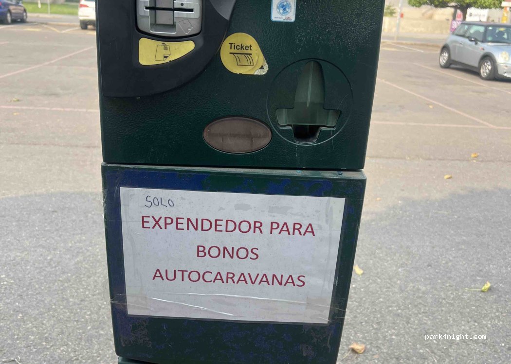 (24008) León - Avenida de Peregrinos. — foto 5