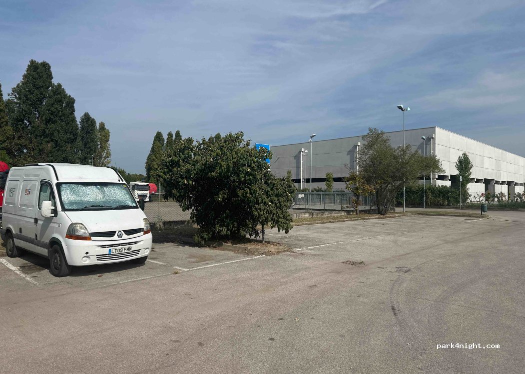 (30034) Mira - 72 Via Miranese — foto