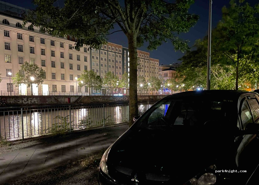 (10117) Berlin - 13 Schiffbauerdamm — foto