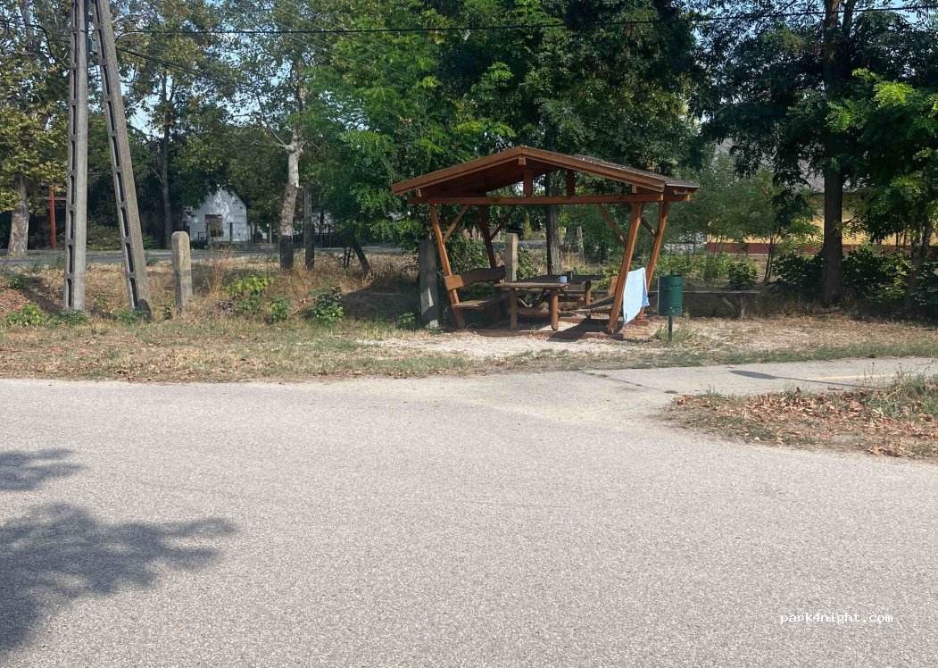 (6070) Izsák - 26 Reviczky utca — foto