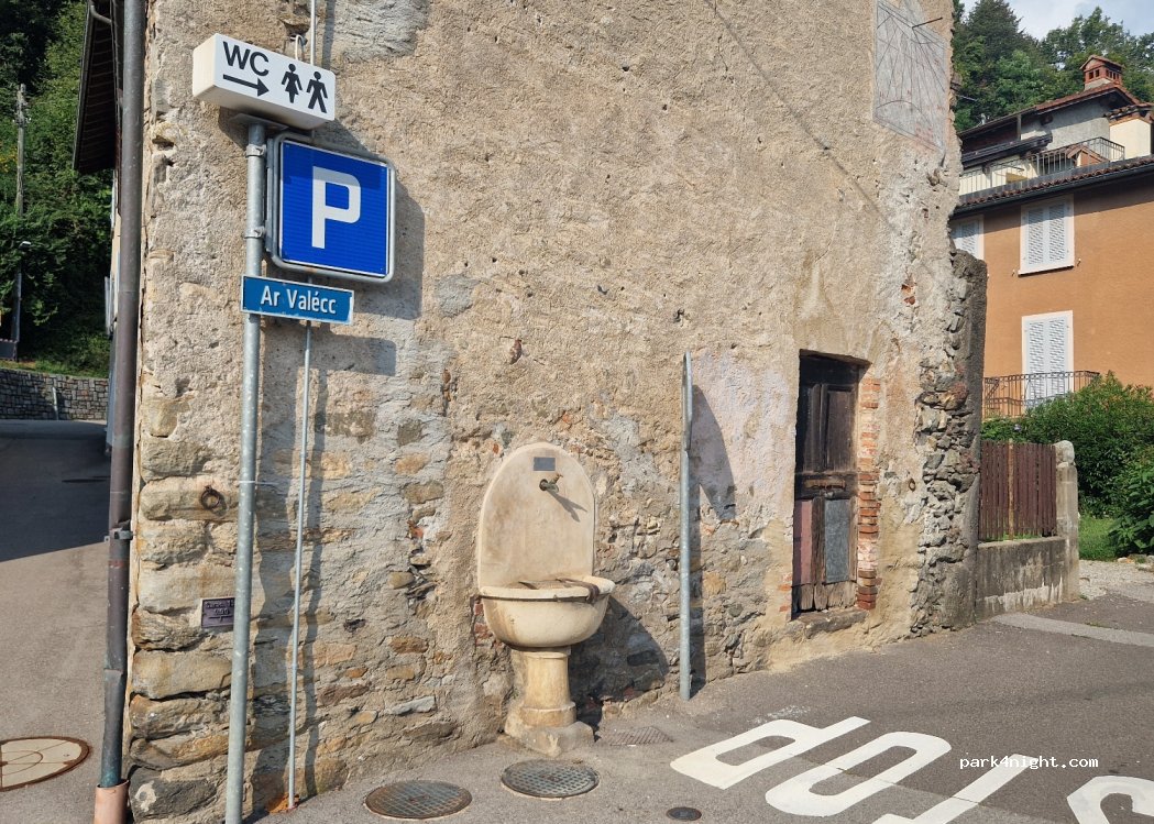 (6997) Tresa - 11 Piazza Cav. G. Rossi — foto 2