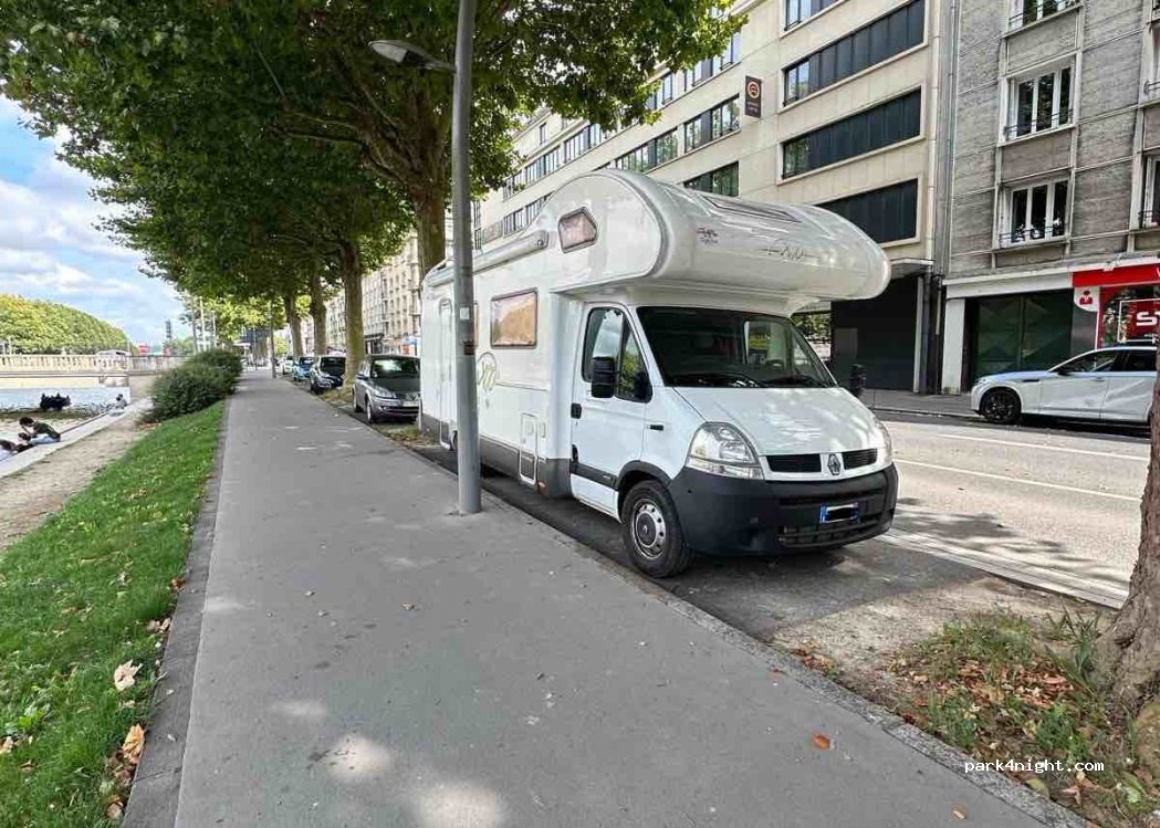 (14000) Caen - 25 Quai Eugène Meslin — foto