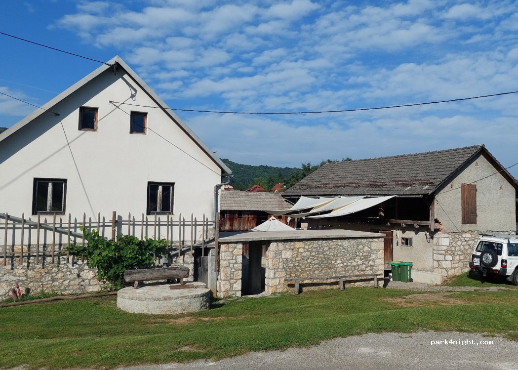 (8341)  - 7 Gorenjci pri Adlešičih — foto 2