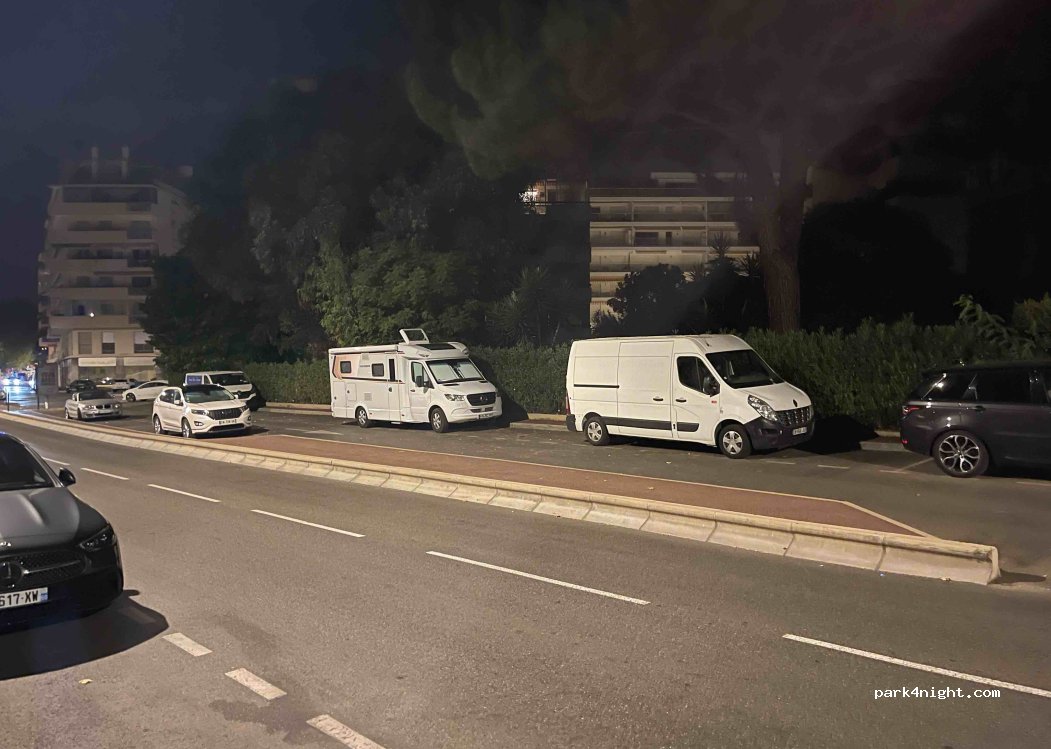 (06400) Cannes - 37 Boulevard Général Vautrin — foto
