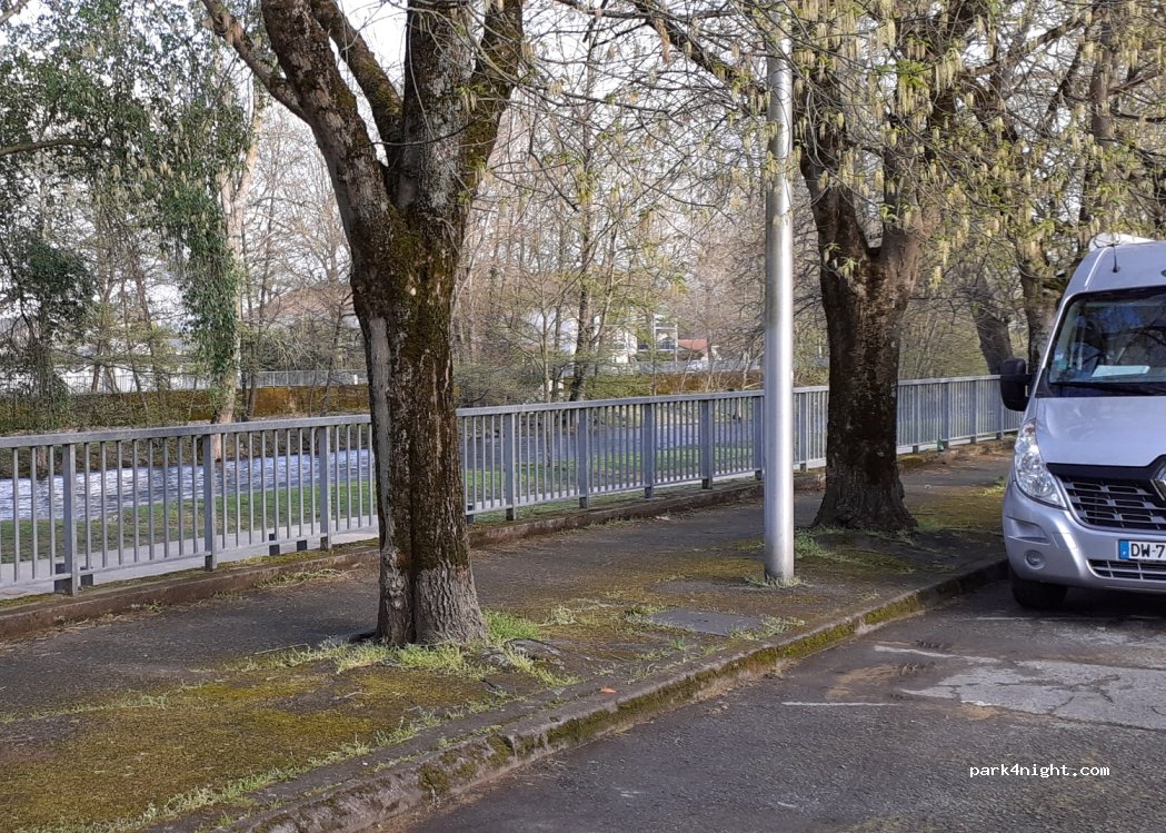 (65000) Tarbes - 3 Quai de l'Adour — foto 3