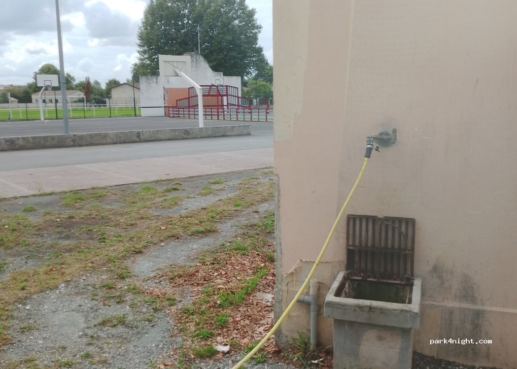 (33360) Margaux-Cantenac - 8 Cours Pey-Berland — foto 2