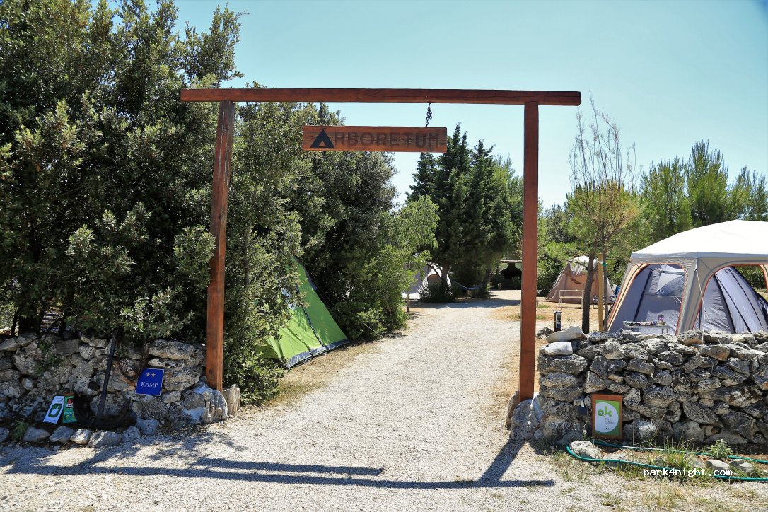 camp arboretum — foto principale