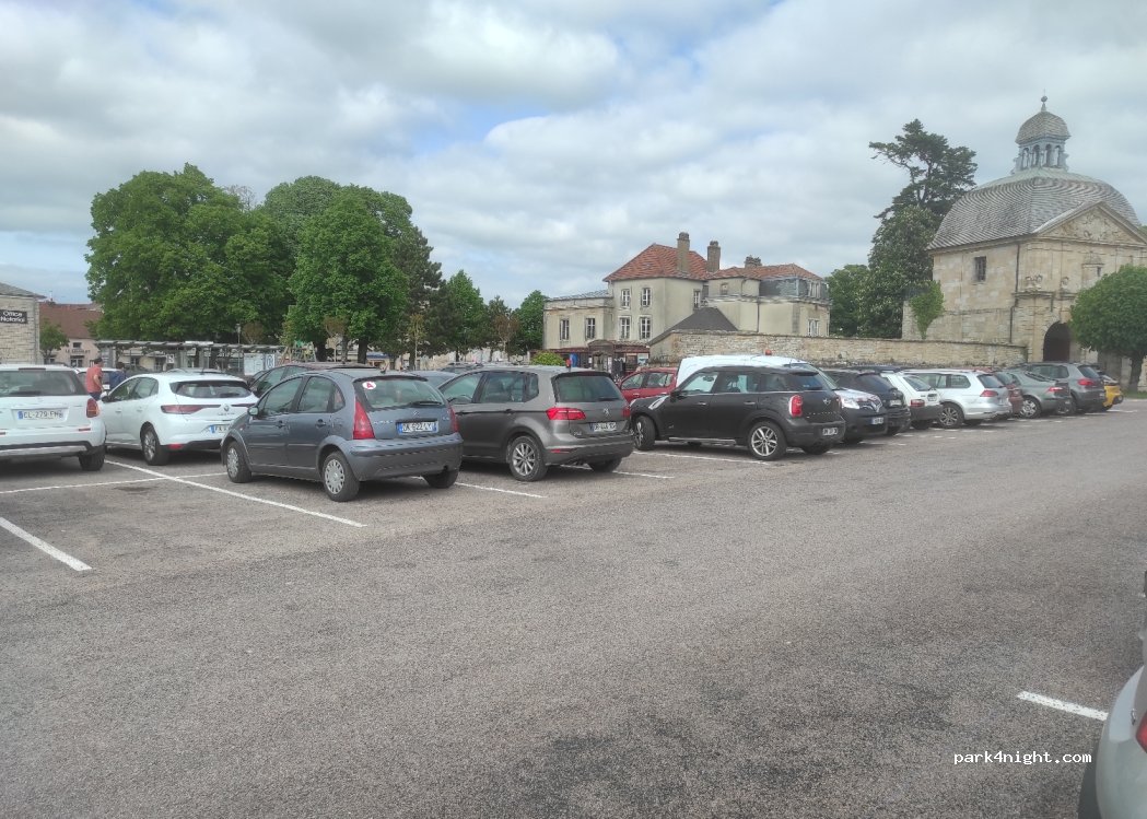(52200) Langres - Place Bel air — foto 2