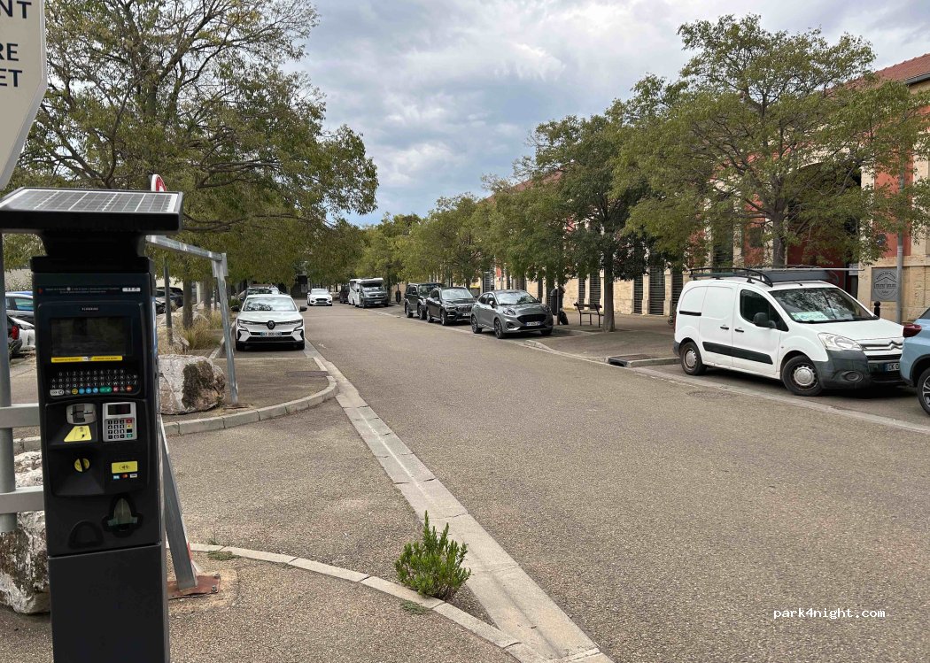 (13200) Arles - 1 Rue Yvan Audouard — foto 2