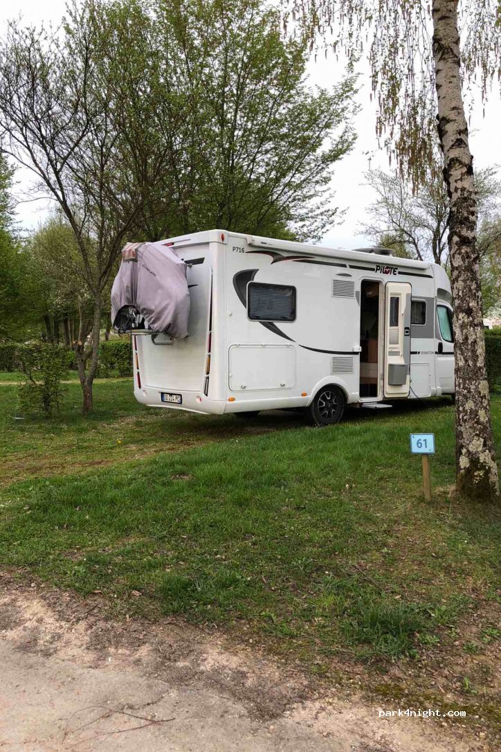 Camping de "La Presqu'île de Champaubert" — foto