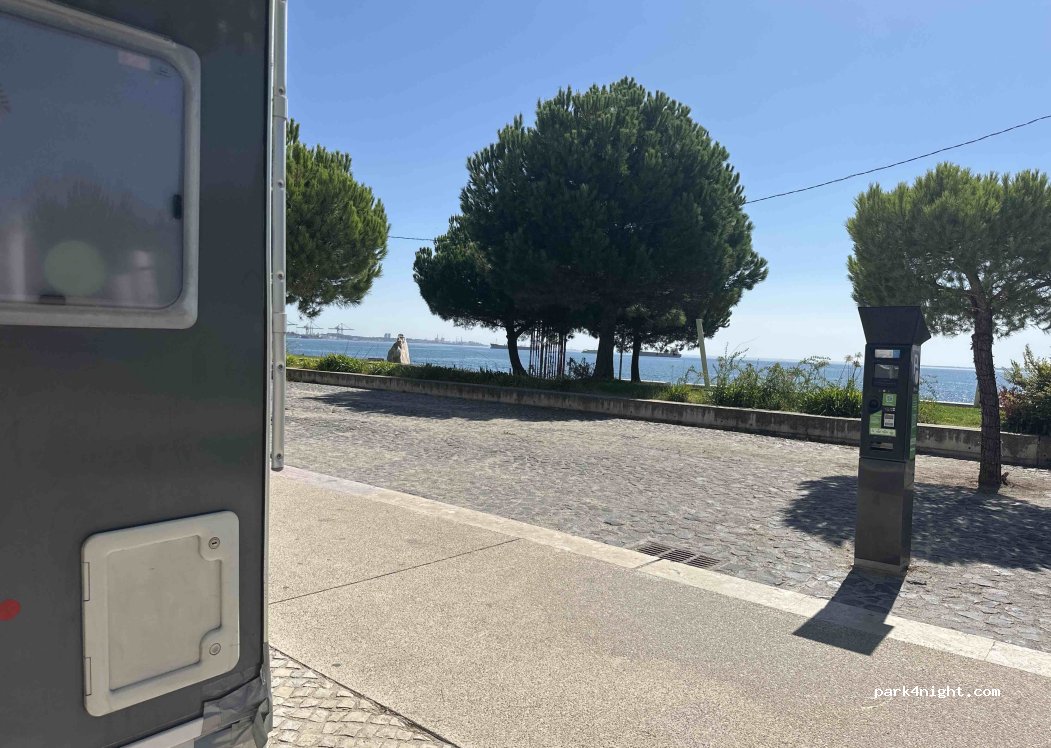 (2900-634) Setúbal - 114 Avenida José Mourinho — foto 3