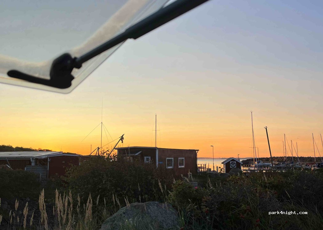 Ställplats för Husbil Grötvik Hamn — foto 3