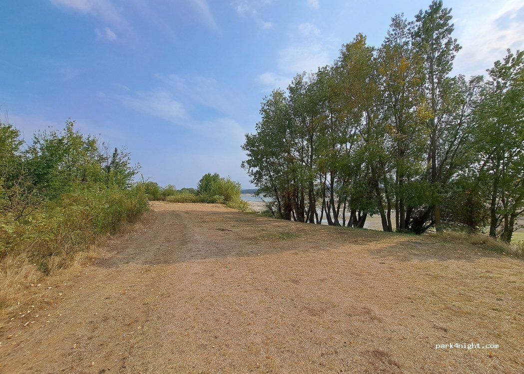 (6137) Koprinka - Unnamed Road — foto