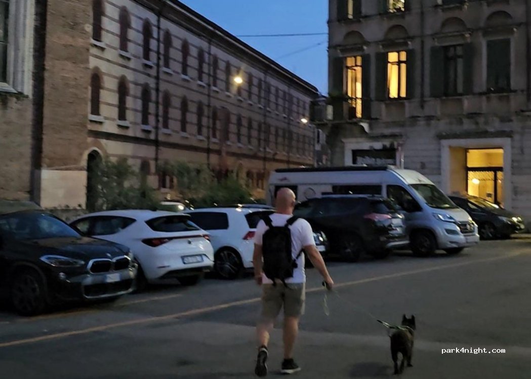 (37129) Verona - 17 Piazza S. Tomaso — foto