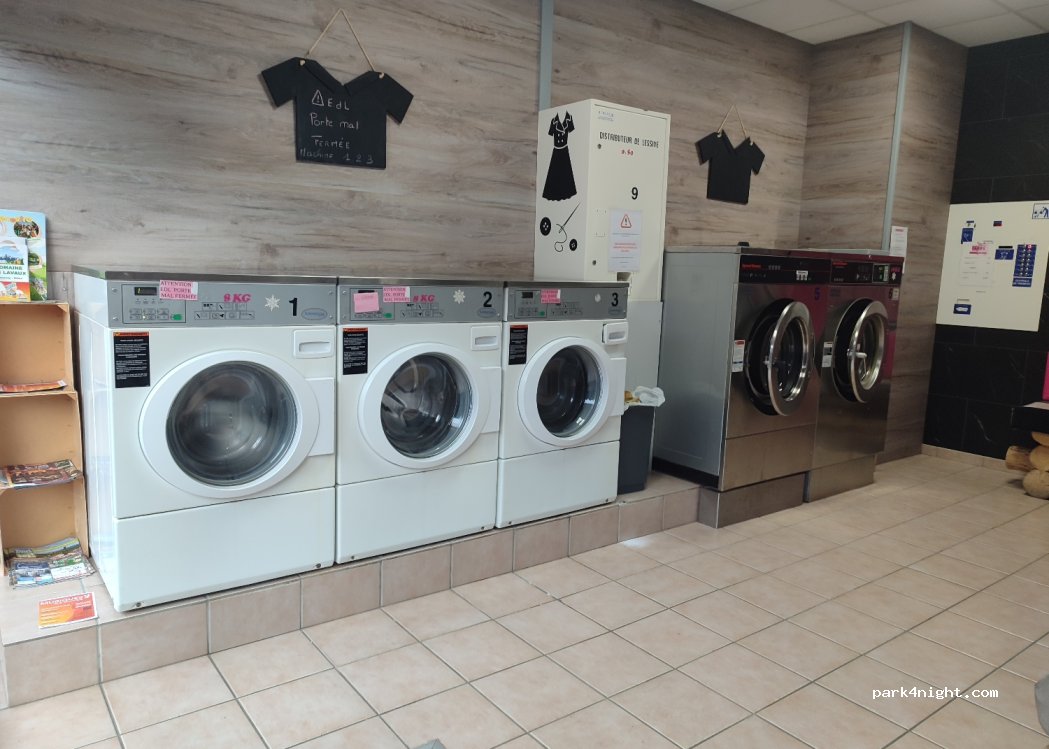 (63150) La Bourboule - 126 Quai Féron — foto 2