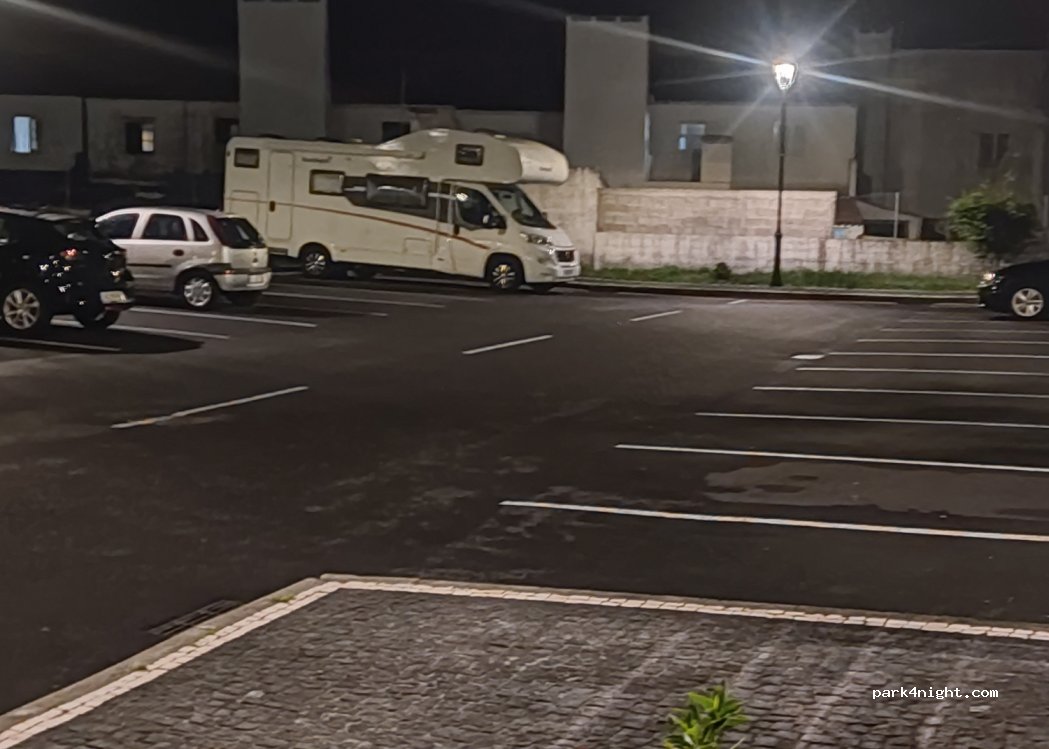 (9675) Furnas - 33 Largo Marquês da Praia e Monfort — foto