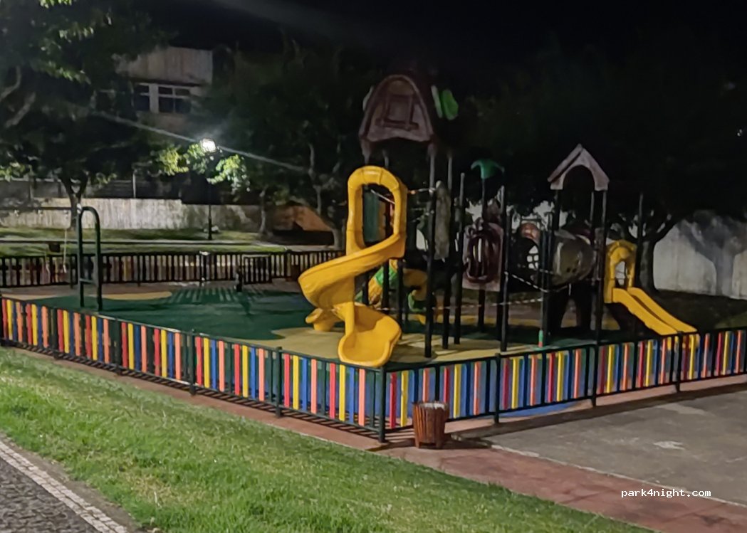 (9675) Furnas - 33 Largo Marquês da Praia e Monfort — foto 3