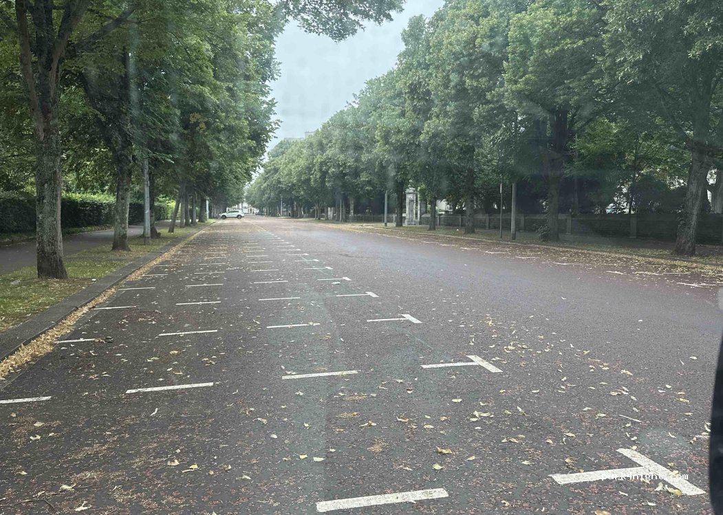 (CF10 3ND) Cardiff - 7 Museum Avenue — foto