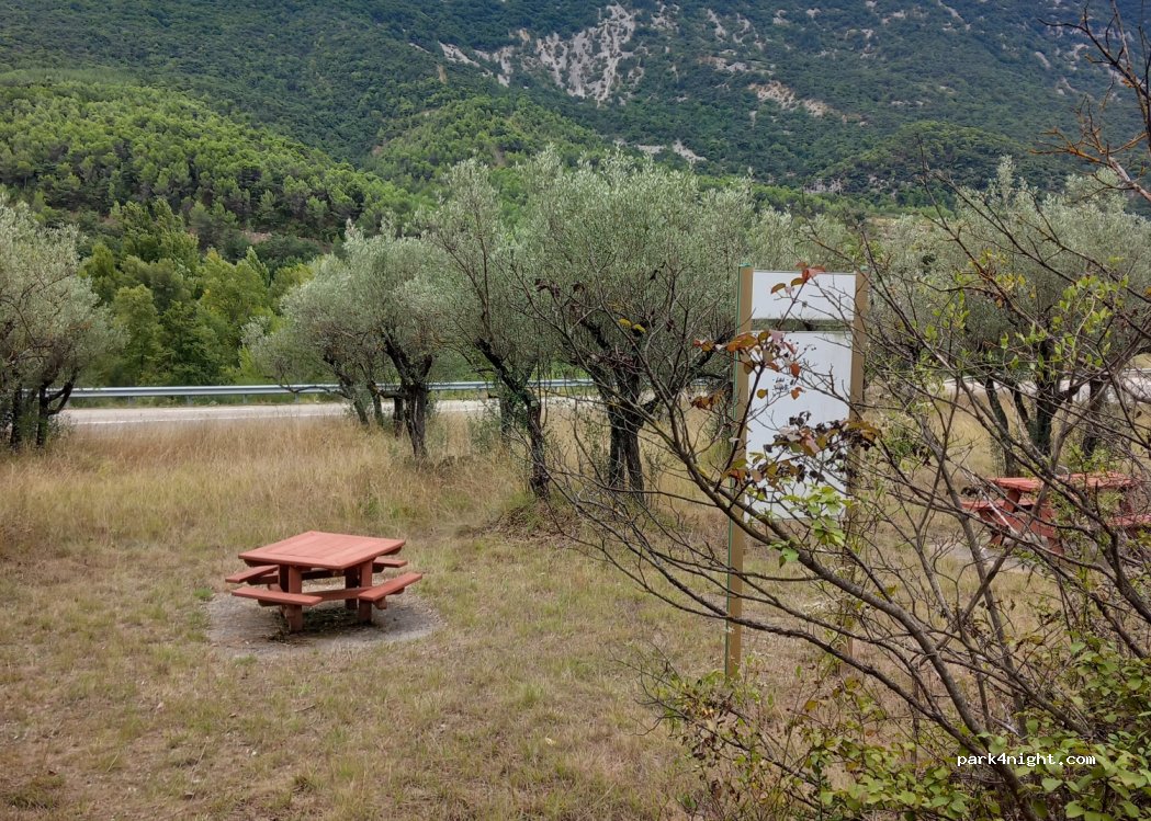 (26170) Buis-les-Baronnies - Unnamed Road — foto 2