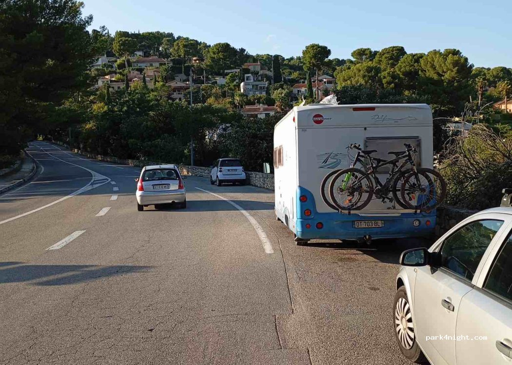 (13260) Cassis - 3 Avenue du Maréchal Foch — foto 2