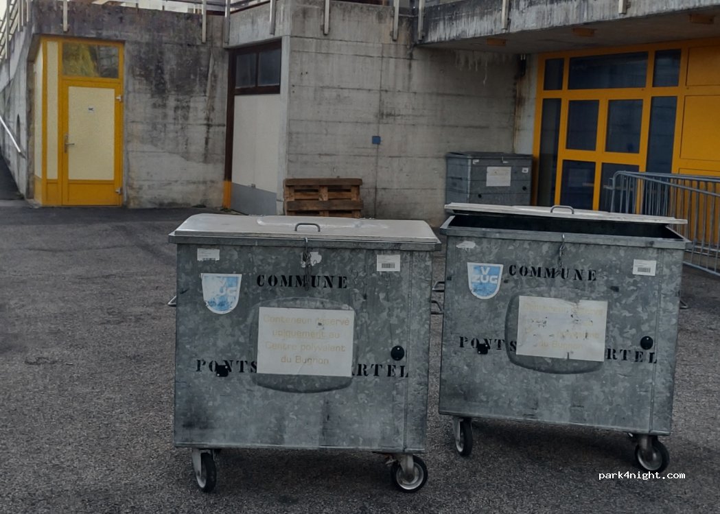 Aire pour camping-car Place du Bugnon — foto 2