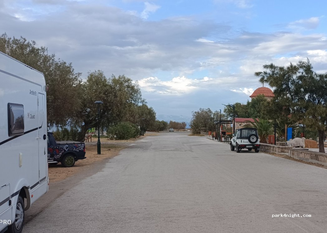 (813 00) Skala - Unnamed Road — foto