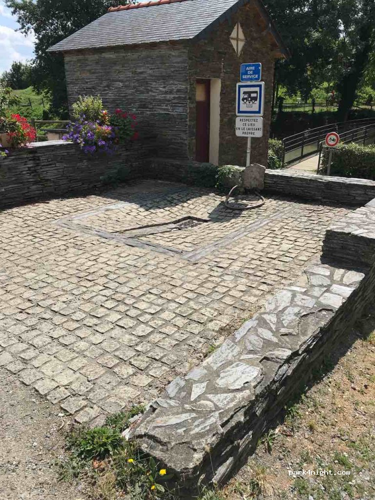 (49320) Brissac-Quincé - Rue de l'Aubance — foto