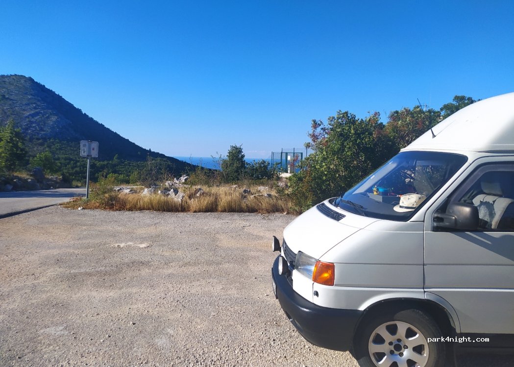 (20232) Majkovi - Unnamed Road — foto