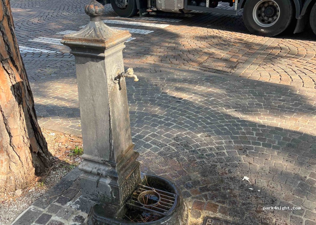 (25019) Sirmione - Via Giuseppe Mazzini — foto