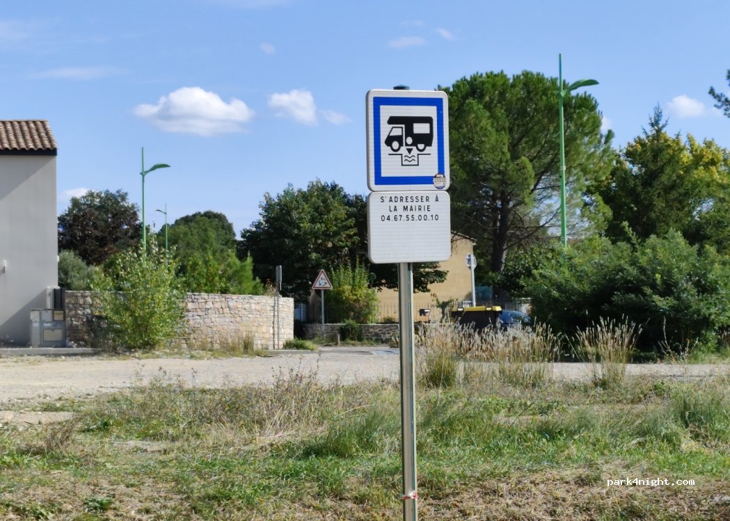 Aire de Stationnement municipale Saint-Martin-de-Londres — foto