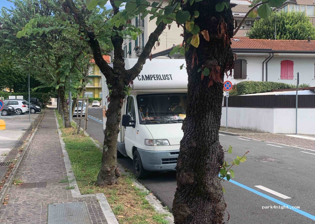 (33100) Udine - 8 Via Medici — foto