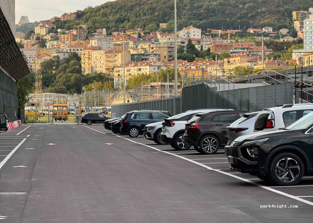 (34135) Trieste - 2 Via Flavio Gioia — foto