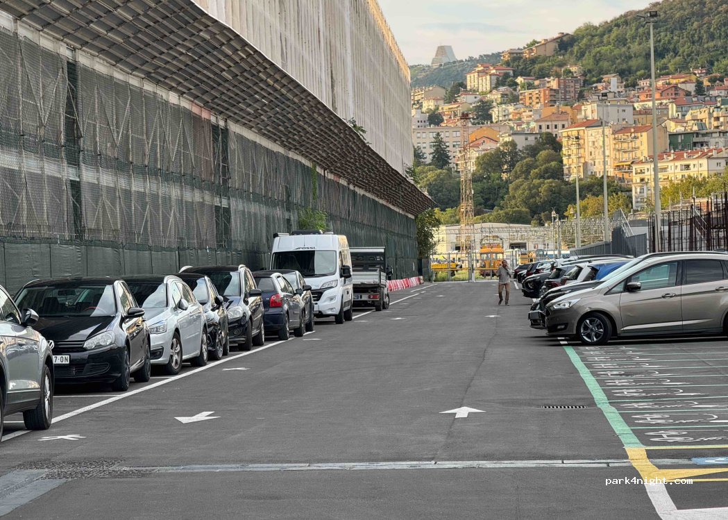 (34135) Trieste - 2 Via Flavio Gioia — foto 2