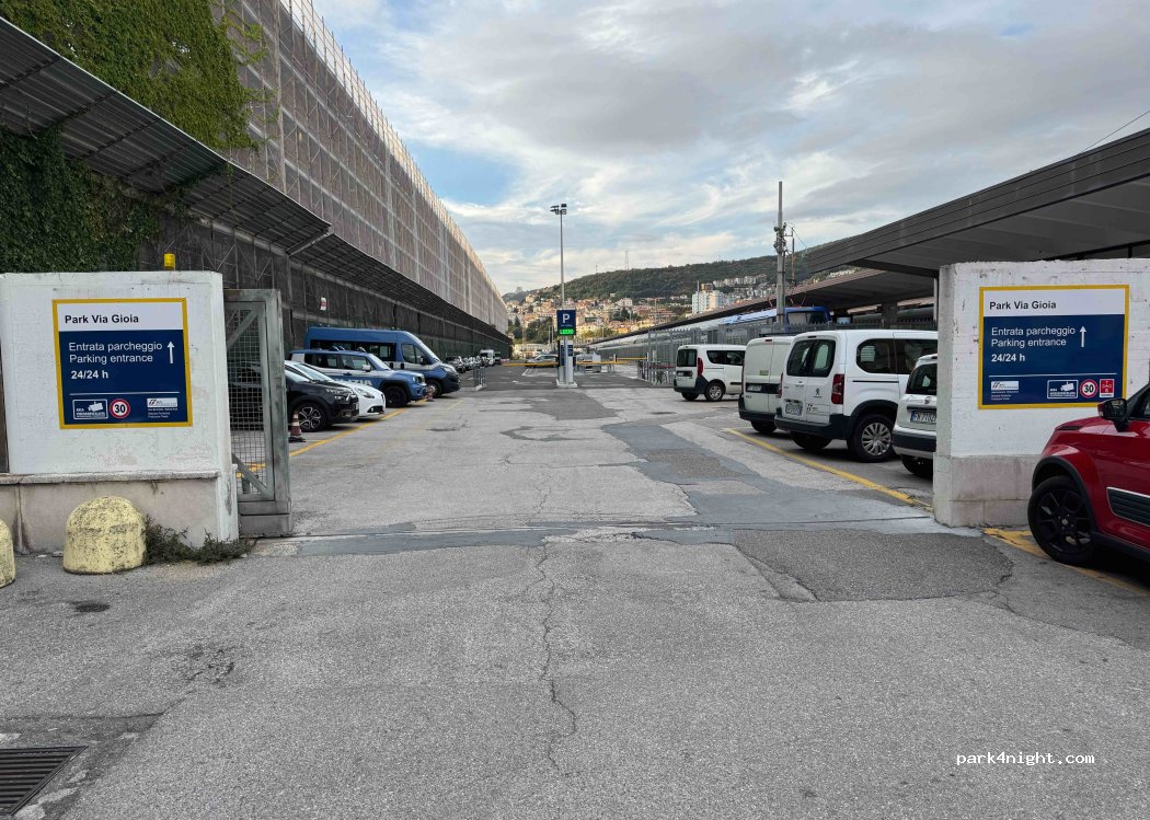 (34135) Trieste - 2 Via Flavio Gioia — foto 4