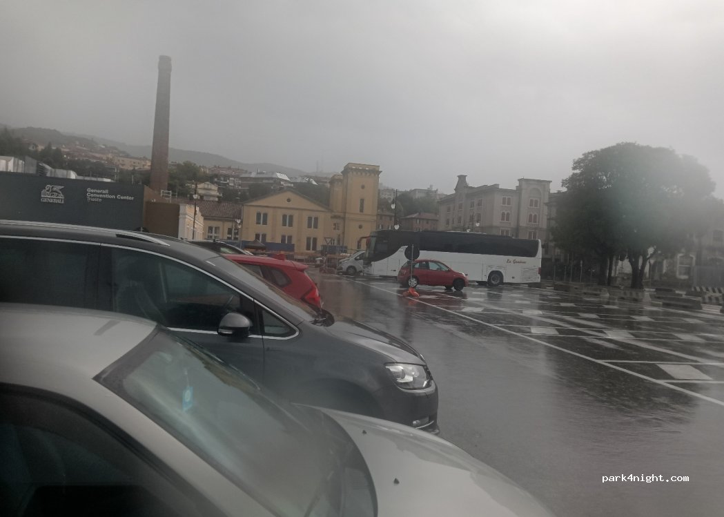 (34135) Trieste - Unnamed road — foto