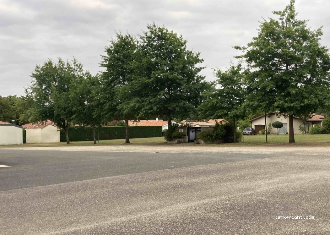 (40090) Gaillères - 134 Place de la Liberté — foto