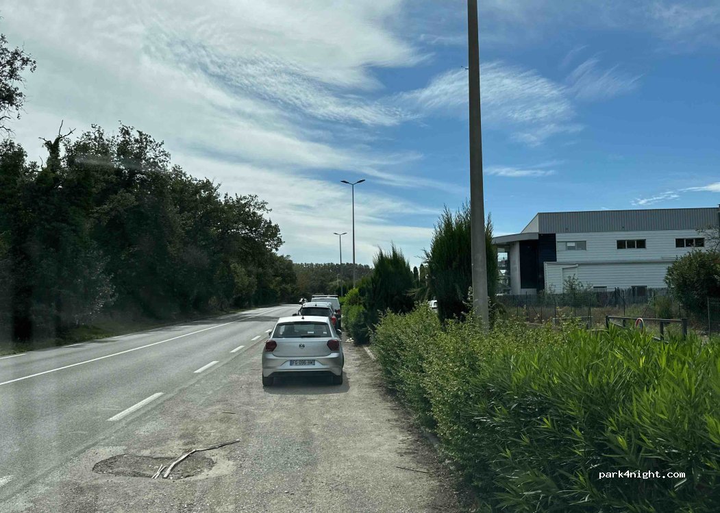 (83310) Cogolin - 384 Rue des Narcisses — foto