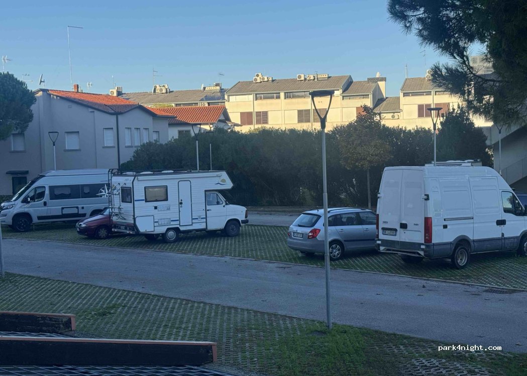 (33054) Lignano Sabbiadoro - 11 Via Monte Adamello — foto