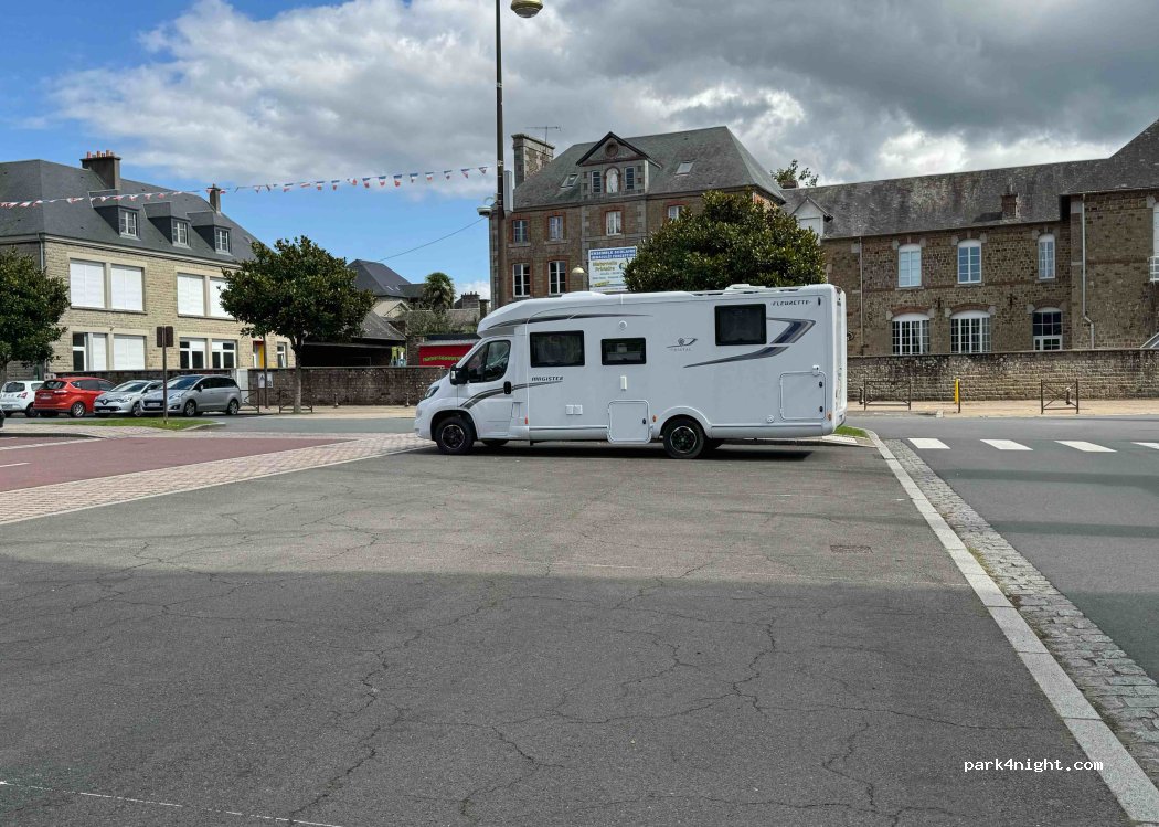 (50600) Saint-Hilaire-du-Harcouët - 17 Rue Saint-Blaise — foto 2