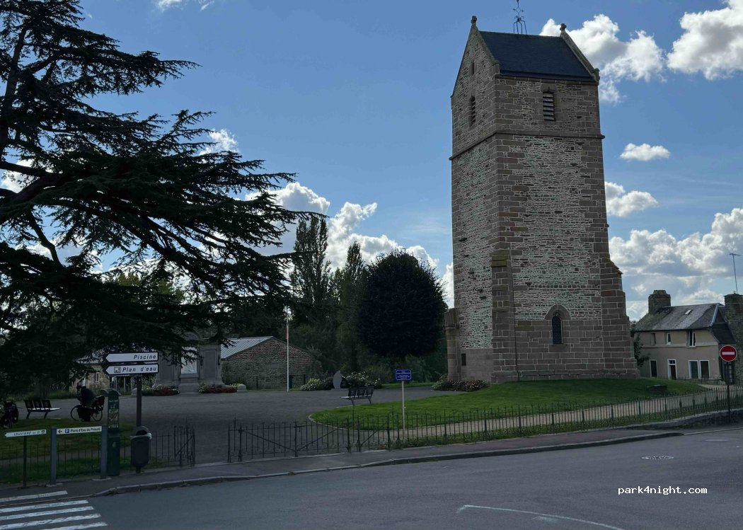 (50600) Saint-Hilaire-du-Harcouët - 17 Rue Saint-Blaise — foto 4