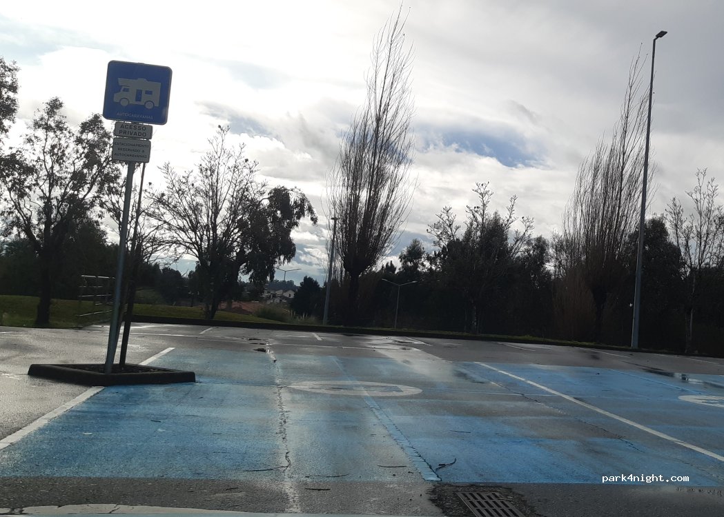 (3720-256) Oliveira de Azeméis - 3720 Avenida Ferreira de Castro — foto 4