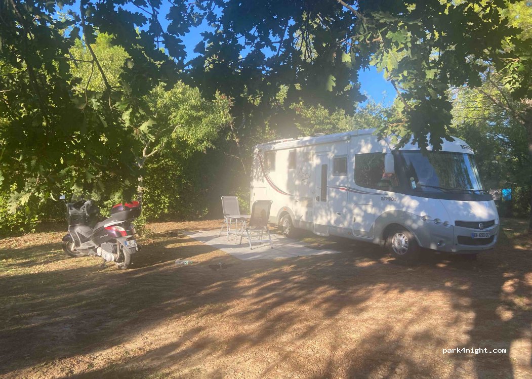 CAMPING VISTES *** — foto