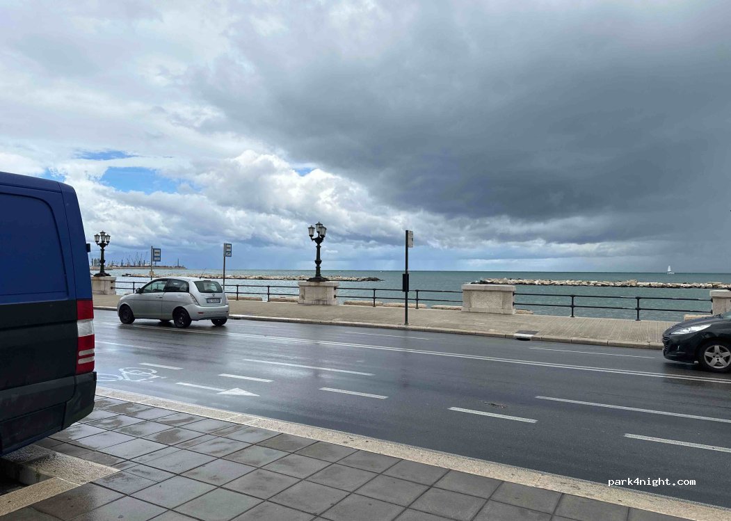 (70121) Bari - — foto